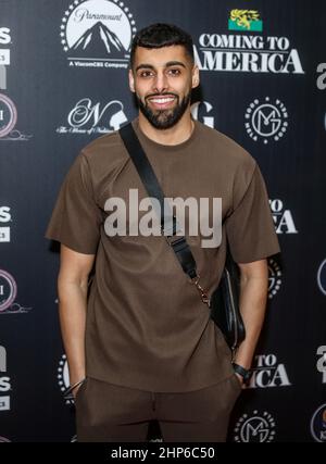 London, Großbritannien. 18th. Februar 2022. Indi Singh nimmt an der von den USA inspirierten Haute Couture Catwalk Show im Besitz von Black zur London Fashion Week Teil. Kredit: SOPA Images Limited/Alamy Live Nachrichten Stockfoto