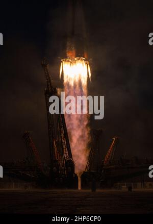 Eine Sojus Trägerrakete startet die Sojus MS-11 vom Kosmodrom Baikonur in Kasachstan am Montag, Dezember 3, 2018, Baikonur, Durchführung der Expedition 58 Sojus Commander Oleg Kononenko von Roskosmos, Flugingenieur Anne McClain der NASA, und Flugingenieur David Saint-Jacques der Canadian Space Agency (CSA) in den Orbit zu Ihren sechs und einen halben Monat Mission auf der Internationalen Raumstation beginnen. Stockfoto