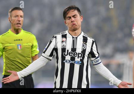 Turin. 18th. Februar 2022. Paulo Dybala von Juventus reagiert während eines Fußballspiels zwischen FC Juventus und Turin in der Serie A am 18. Februar 2022 in Turin, Italien. Quelle: Federico Tardito/Xinhua/Alamy Live News Stockfoto