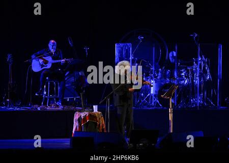 Roma, Italien. 18th. Februar 2022. Angelo Branduardi während des Konzerts Il Cammino dell'Anima im Auditorium Parco della Musica, 16th. Februar 2022, Rom, Italien Credit: Independent Photo Agency/Alamy Live News Stockfoto