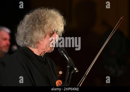 Roma, Italien. 18th. Februar 2022. Angelo Branduardi während des Konzerts Il Cammino dell'Anima im Auditorium Parco della Musica, 16th. Februar 2022, Rom, Italien Credit: Independent Photo Agency/Alamy Live News Stockfoto