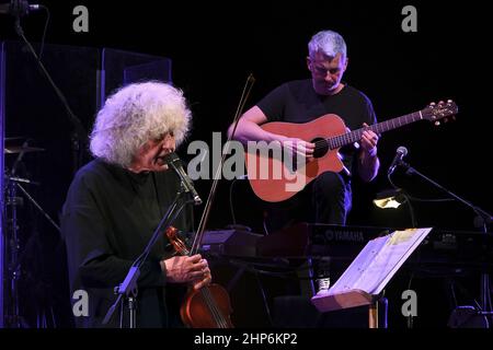 Roma, Italien. 18th. Februar 2022. Angelo Branduardi während des Konzerts Il Cammino dell'Anima im Auditorium Parco della Musica, 16th. Februar 2022, Rom, Italien Credit: Independent Photo Agency/Alamy Live News Stockfoto