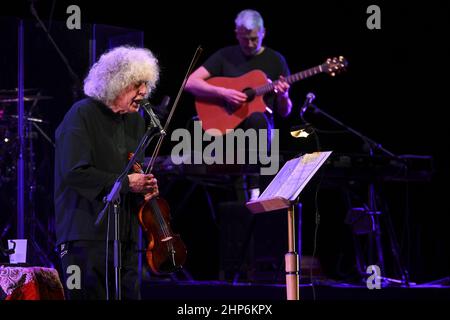 Roma, Italien. 18th. Februar 2022. Angelo Branduardi während des Konzerts Il Cammino dell'Anima im Auditorium Parco della Musica, 16th. Februar 2022, Rom, Italien Credit: Independent Photo Agency/Alamy Live News Stockfoto