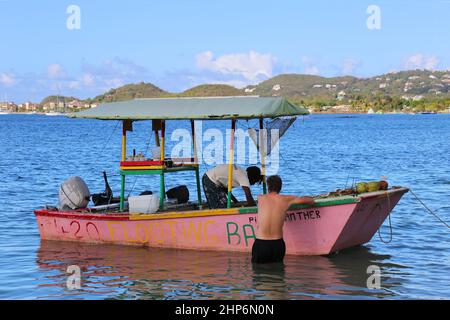 Pink Panther Floating Bar, Reduit Beach, Rodney Bay, Gros Islet, Saint Lucia, Windward-Inseln, Kleine Antillen, Westindien, Karibisches Meer Stockfoto