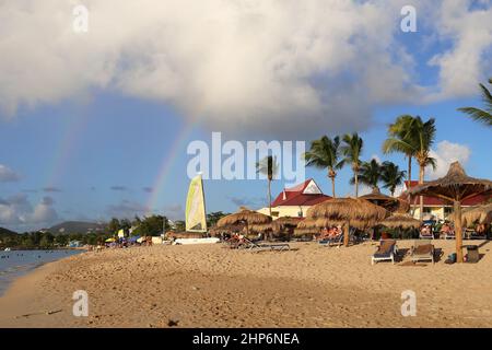 Double Rainbow Over Mystique von Royalton, Reduit Beach, Rodney Bay, Gros Islet, Saint Lucia, Windward Islands, Kleine Antillen, Westindien, Karibik Stockfoto