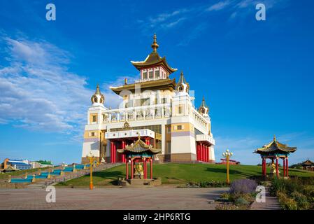 Auf dem Territorium des buddhistischen Tempels 'Goldene Wohnstätte von Buddha Shakyamuni'. Elista, Russland Stockfoto