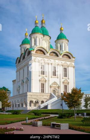 Nahaufnahme der alten Himmelfahrtskathedrale. Der Kreml in Astrachan Stockfoto
