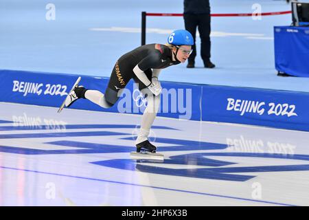 Peking, China. 19th. Februar 2022. Olympische Spiele, Eisschnelllauf, Massenstart, Frauen, Halbfinale, National Speed Skating Oval, Michelle Uhrig aus Deutschland in Aktion. Kredit: Peter Kneffel/dpa/Alamy Live Nachrichten Stockfoto