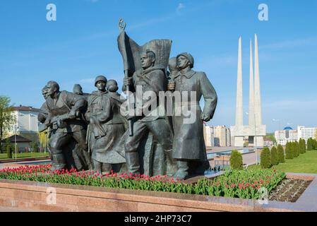 Sowjetische Soldaten-Sieger. Memorial Complex "drei Bajonette" an einem sonnigen Maitag Stockfoto