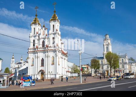 VITEBSK, WEISSRUSSLAND - 02. MAI 2019: Kirche der Auferstehung Christi im Stadtbild an einem sonnigen Maitag Stockfoto