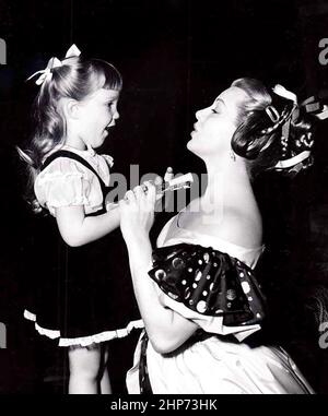 Lana Turner und Tochter Cheryl Crane, 1946, am Set der Green Dolphin Street Stockfoto