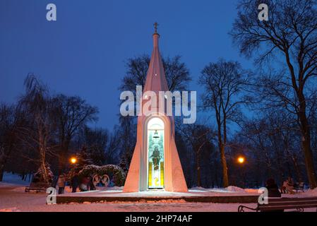 JAROSLAWL, RUSSLAND - 05. JANUAR 2021: Kapelle zu Ehren der Ikone der Gottesmutter von Kasan in der Januarnacht Stockfoto