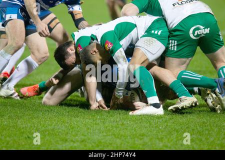 Montauban-Spieler bestreiten den Ball nach einem Tackle während des Pro D2 Rugby-Union-Spiels der französischen Meisterschaft zwischen RC Vannes und US Montalbanaise (Montauban) am 18. Februar 2022 im La Rabine-Stadion in Vannes, Frankreich - Foto Damien Kilani / DK Prod / DPPI Stockfoto