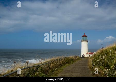 Der Weg Führt Zum North Head Lighthouse Entlang Des Pazifischen Ozeans Stockfoto