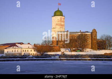 Mittelalterliche Burg von Vyborg an einem sonnigen Januarabend. Leningrad, Russland Stockfoto
