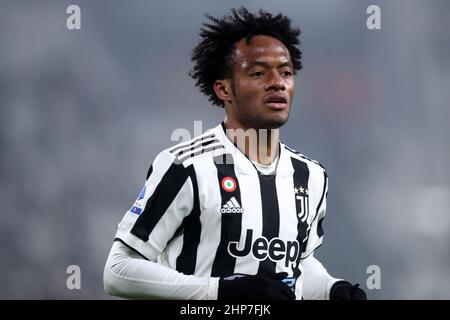 Turin, Italien. 18th. Februar 2022. Juan Cuadrado von Juventus FC sieht während des Serie-A-Spiels zwischen Juventus FC und Turin FC am 18. Februar 2022 im Allianz Stadium in Turin, Italien, aus. Quelle: Marco Canoniero/Alamy Live News Stockfoto