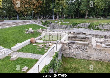 Ruinen des römischen Forums von Philippopolis auf dem zentralen Platz in Plovdiv, der Hauptstadt der Provinz Plovdiv im südlichen Zentrum Bulgariens Stockfoto