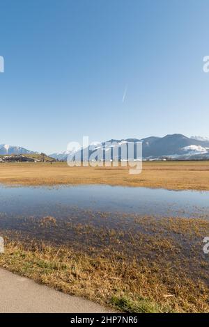 Wangen-Lachen, Schweiz, 13. Februar 2022 Bergpanorama an einem sonnigen Tag Stockfoto