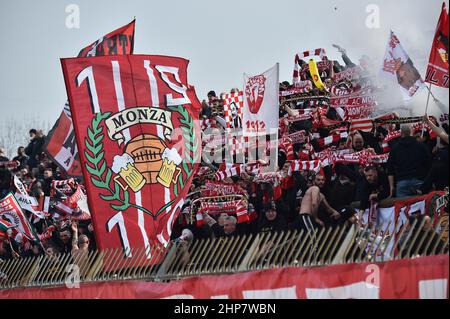 Stadio Brianteo, Monza (MB), Italien, 19. Februar 2022, Fans von Monza während des Spiels AC Monza gegen AC Pisa - Italienische Fußball-Serie B Stockfoto
