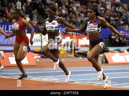 Das Schicksal der USA Smith-Barnett, die britische Daryll Neita und die Jamaikaanerinnen Elaine Thompson-Herah (links-rechts) im Finale der Frauen 60m beim Muller Indoor Grand Prix Birmingham in der utilita Arena, Birmingham Bilddatum: Samstag, 19. Februar 2022. Stockfoto