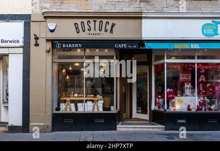 Außenansicht von Ladenfront, Bostock Bakery, High Street, North Berwick, Schottland, VEREINIGTES KÖNIGREICH Stockfoto