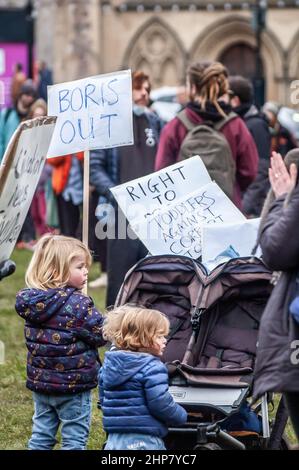 BRISTOL, ENGLAND- 15. Januar 2022: Demonstranten bei einem MORD PROTESTIEREN in Bristol GEGEN DAS GESETZ Stockfoto