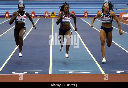 Die Großbritanniens Daryll Neita, die Jamaikas Elaine Thompson-Herah und die Schweizer Mujinga Kambundji (links-rechts) treten beim Finale der Frauen 60m beim Muller Indoor Grand Prix Birmingham in der utilita Arena, Birmingham, gegeneinander an Bilddatum: Samstag, 19. Februar 2022. Stockfoto