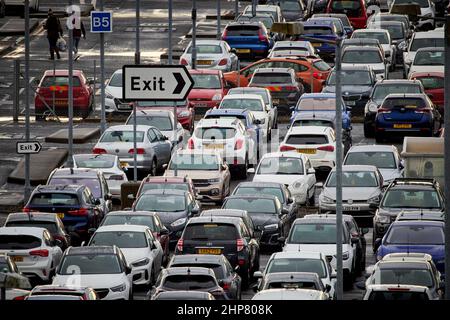 Parkplatz am Flughafen Edinburgh Stockfoto