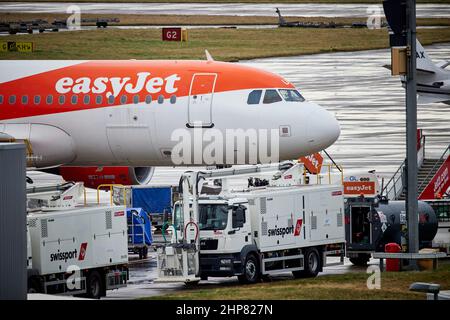 EasyJet G-UZLA. Airbus A320-251N am Flughafen Edinburgh Stockfoto