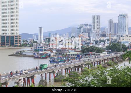 Luftaufnahme der Bong-Brücke in der Nha Trang Bay, Provinz Khanh Hoa Stockfoto