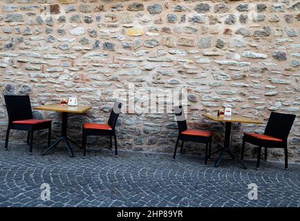 Happy Hour in Arqua Petrarca, ITALIEN - 12. Feb 2021: Eine alte Stadt im Nordosten Italiens, Venetien. Es wurde als eines der schönen alten definiert Stockfoto