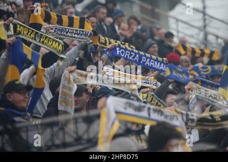 Parma, Italien. 19th. Februar 2022. Fans von PARMA CALCIO beim Spiel der Serie B zwischen Parma Calcio und Ternana Calcio in Ennio Tardini am 19. Februar 2022 in Parma, Italien. Kredit: Unabhängige Fotoagentur/Alamy Live Nachrichten Stockfoto