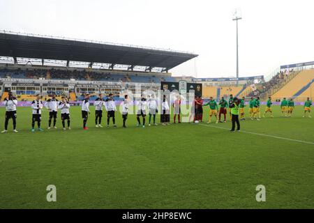 Parma, Italien. 19th. Februar 2022. Mannschaftsaufstellungen während des Spiels der Serie B zwischen Parma Calcio und Ternana Calcio in Ennio Tardini am 19. Februar 2022 in Parma, Italien. Kredit: Unabhängige Fotoagentur/Alamy Live Nachrichten Stockfoto