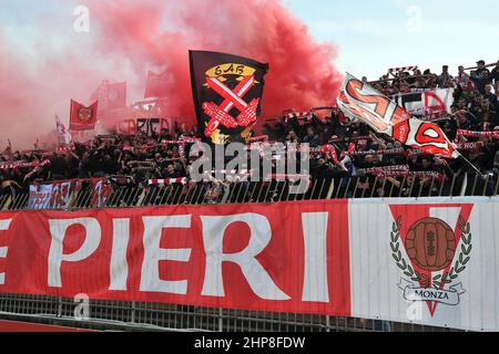 Stadio Brianteo, Monza (MB), Italien, 19. Februar 2022, Fans von Monza während des Spiels AC Monza gegen AC Pisa - Italienische Fußball-Serie B Stockfoto