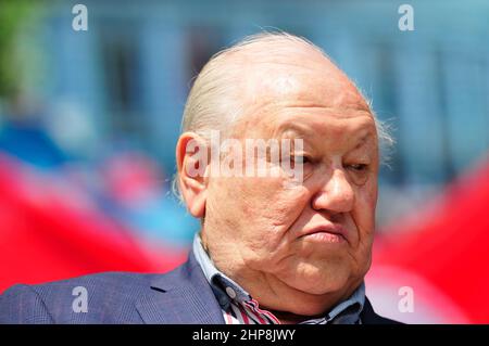 Wien, Österreich. 1. Mai 2014. Karl Blecha (SPÖ) am Labor Day in Wien am Rathausplatz. Karl Blecha war von 1983 bis 1989 Innenminister der Republik Österreich Stockfoto