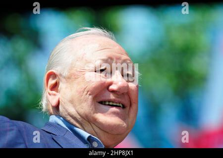 Wien, Österreich. 1. Mai 2014. Karl Blecha (SPÖ) am Labor Day in Wien am Rathausplatz. Karl Blecha war von 1983 bis 1989 Innenminister der Republik Österreich Stockfoto