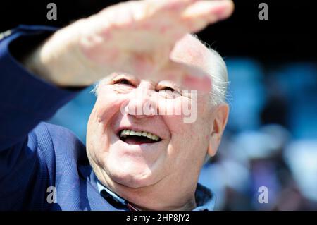 Wien, Österreich. 1. Mai 2014. Karl Blecha (SPÖ) am Labor Day in Wien am Rathausplatz. Karl Blecha war von 1983 bis 1989 Innenminister der Republik Österreich Stockfoto