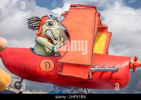 Gaeta, Lazio, Italien, 2018. februar: Allegorische Festwagen während der Karnevalsparade entlang der Straßen von Gaeta Stockfoto