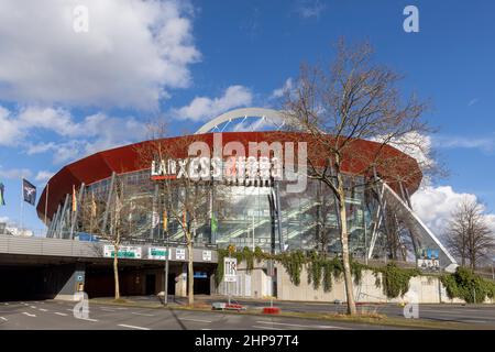 LANXESS Arena in Köln an einem strahlenden Wintertag Stockfoto