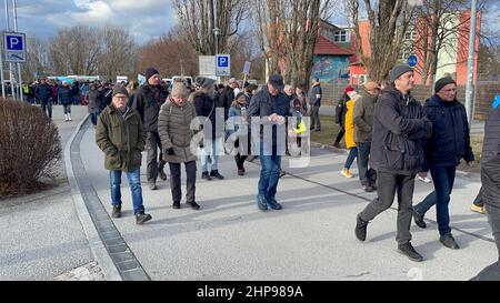 Eine Demonstration des Aktionsbündniss Oberlausitz gegen die Corona-Maßnahmen der Bundesregierung auf dem Schützenplatz und im Stadtgebiet. Bautzen, 1 Stockfoto