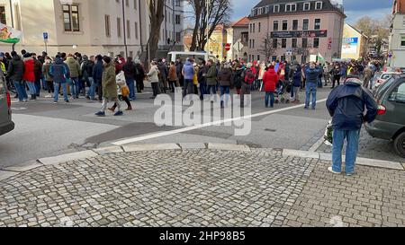 Eine Demonstration des Aktionsbündniss Oberlausitz gegen die Corona-Maßnahmen der Bundesregierung auf dem Schützenplatz und im Stadtgebiet. Bautzen, 1 Stockfoto