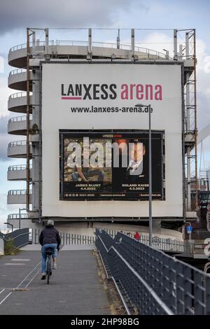 LANXESS Arena in Köln an einem strahlenden Wintertag Stockfoto