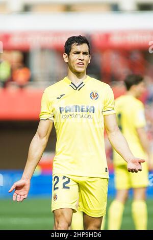 Granada, Spanien. 19th. Februar 2022. Aissa Mandi von Villarreal CF gesehen während des La Liga Santander 2021/2022 Spiels zwischen Granada CF und Villarreal CF im Nuevo Los Carmenes Stadion.Endstand Granada CF 1:4 CF Villarreal CF. (Foto von Francis Gonzalez/SOPA Images/Sipa USA) Quelle: SIPA USA/Alamy Live News Stockfoto