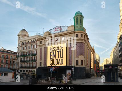 Cine Callao am Neujahr auf dem verlassenen Callao-Platz. Stockfoto