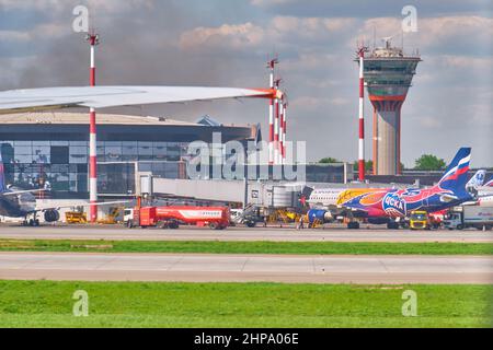 Moskau, Russland - 26. Mai 2021: Terminal C des Flughafens Domodedovo. Stockfoto