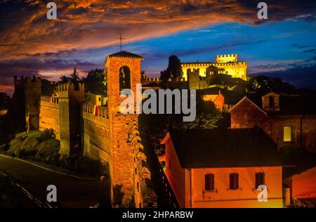 Italien Marken Pesaro- Provinz Urbino - Gradara die Mauer und die Burg Stockfoto