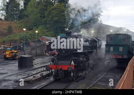 Ex LMS Dampflok 43106 mit Abfahrt von Bridgnorth Engine Shed, Severn Valley Railway Stockfoto