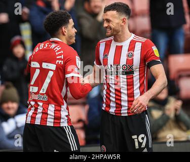 Morgan Gibbs-White #27 von Sheffield United punktet mit Jack Robinson #19 von Sheffield United um 1-0 Punkte Stockfoto