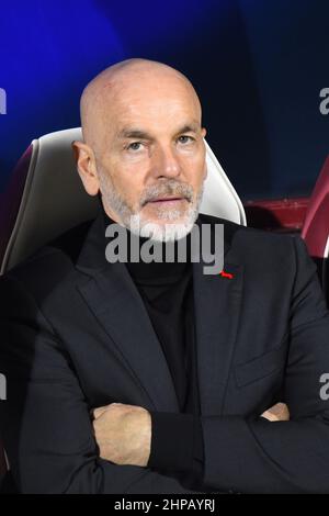 Salerno, Italien. 19th Feb, 2022. cach Stefano Pioli ( AC Mailand ) die Serie A zwischen den USA. Salernitana 1919 - AC Mailand und im Stadio Arechi Endstand:2-2 (Foto: Agostino Gemito/Pacific Press) Quelle: Pacific Press Media Production Corp./Alamy Live News Stockfoto