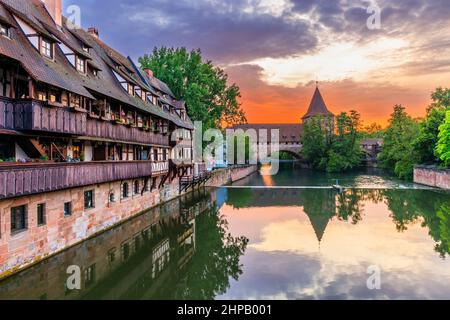 Nürnberg, Bundesland Bayern, Deutschland. Die historische Altstadt bei Sonnenuntergang. Stockfoto